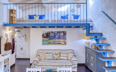 Appartamento Ivana - Levanto: Blue, Wood, Interior Design, Room, Drawer, Wall, Floor, Interior Design, Majorelle Blue, Home