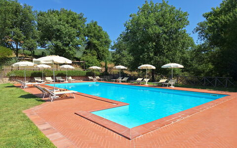 Agriturismo L'incrociata: Swimming Pool, Resort, Eco Hotel, Estate, Hacienda, Shade, Outdoor Furniture, Garden, Villa, Landscaping