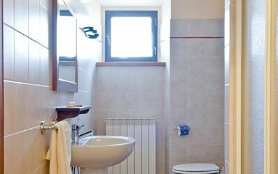 Granaio: Mirror, Plumbing Fixture, Property, Sink, Tap, Purple, Bathroom, Wood, Interior Design