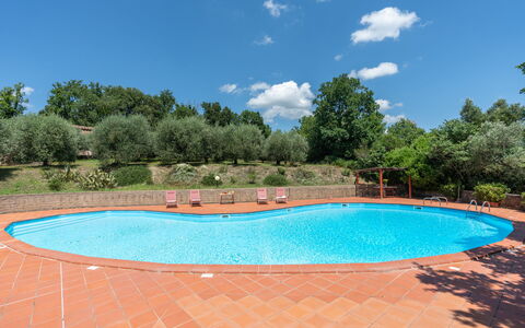 Villa Laura: Water, Sky, Cloud, Daytime, Property, Swimming Pool, Azure, Botany, Plant, Tree