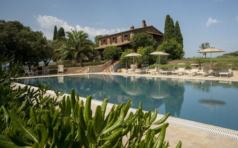 Campo Valerio: Water, Cloud, Sky, Plant, Building, Property, Tree, Azure, Natural Landscape, House