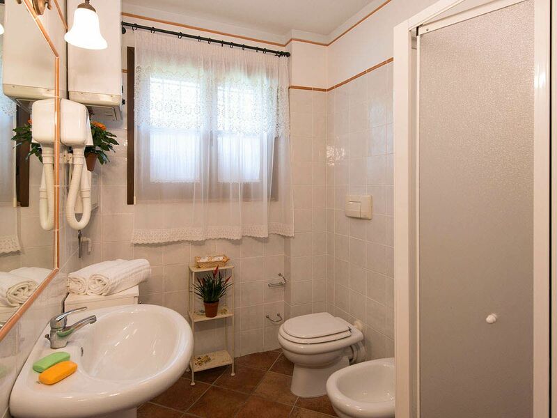 Accommodation:&nbsp;Ginestra