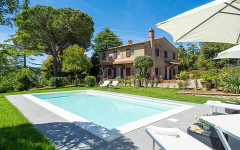 Villa Luana: Plant, Sky, Water, Building, Daytime, Property, Swimming Pool, Tree, Shade, Window