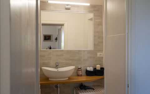 Villa Luana: Mirror, Sink, Tap, Property, Bathroom Sink, Bathroom, Plumbing Fixture, Interior Design, Wood