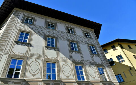 Appartamenti Troise: Sky, Building, Window, Blue, Azure, House, Urban Design, Material Property, Residential Area