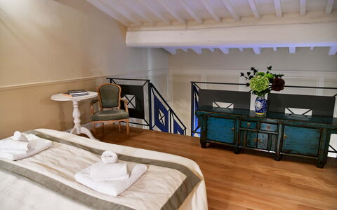 Appartamenti Troise: Furniture, Property, Comfort, Building, Wood, Interior Design, Architecture, Cabinetry, Flooring, Houseplant