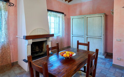 Accommodation:&nbsp;Morganite