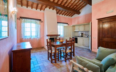 Accommodation:&nbsp;Morganite