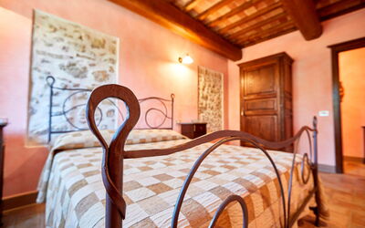 Accommodation:&nbsp;Morganite