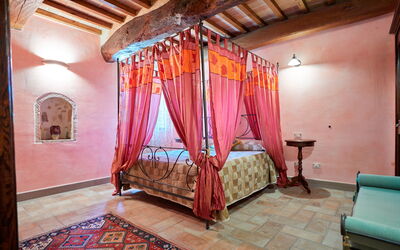 Accommodation:&nbsp;Morganite