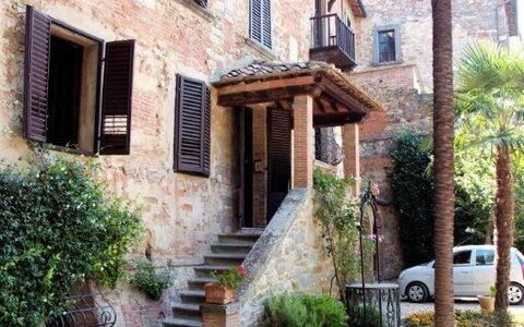 Residenza D'epoca: Plant, Building, Window, Flowerpot, Flower, Tree, Sky, Wheel, Houseplant, House