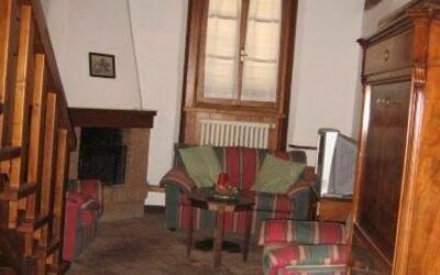 Il Rustico: Property, Window, Wood, Building, Plant, House, Wood Stain, Floor, Houseplant, Living Room