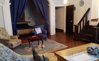 Accommodation:&nbsp;Alcova