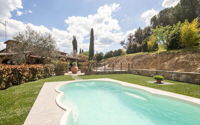 Valdambra Villa: Swimming Pool, Resort, Thermae, Eco Hotel, Estate, Hacienda, Garden, Leisure, Backyard, Landscaping