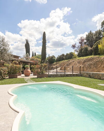 Valdambra Villa: Swimming Pool, Resort, Thermae, Eco Hotel, Estate, Hacienda, Garden, Leisure, Backyard, Landscaping