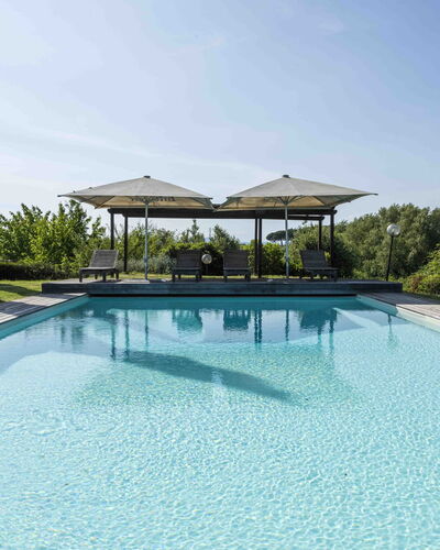 Casina Dell'acquaborra: Blue, Water, Swimming Pool, Shade, Resort, Outdoor Furniture, Eco Hotel, Landscaping, Water Feature, Sunlounger