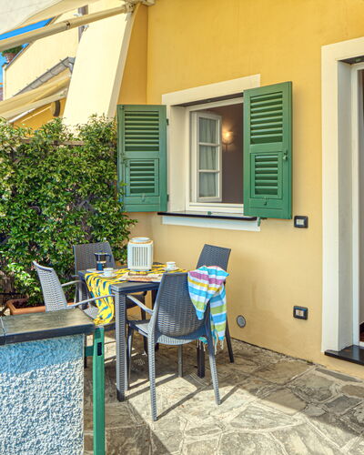 Villa Dell'erta - Levanto, Montale: Building, Plant, Window, Daytime, Property, Door, Blue, Green, Azure, Flowerpot