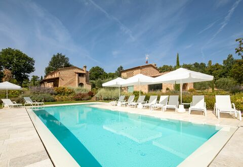 Fonte Della Chiana: Water, Cloud, Sky, Plant, Property, Swimming Pool, Building, Azure, Tree, Chair