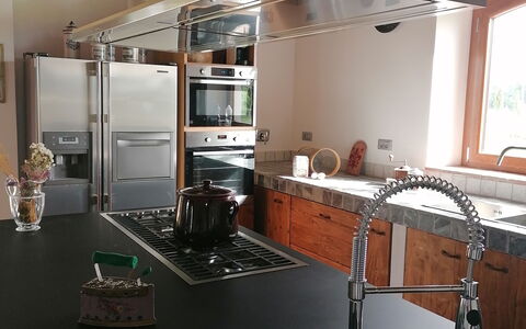 Il Pozzo Di San Barnaba: Property, Cabinetry, Automotive Design, Interior Design, Window, Wood, Floor, Flooring, Kitchen, Building