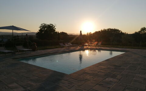 Il Pozzo Di San Barnaba: Water, Sky, Water Resources, Swimming Pool, Tree, Body Of Water, Landscape, Sunset, Leisure, Composite Material
