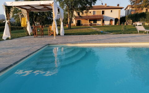 Il Pozzo Di San Barnaba: Water, Plant, Daytime, Property, Building, Sky, Swimming Pool, Nature, Azure, Tree