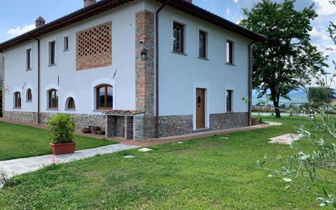 Il Pozzo Di San Barnaba: Plant, Cloud, Sky, Property, Building, Window, Land Lot, Grass, House, Tree