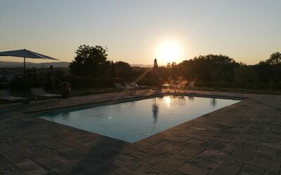 Il Pozzo Di San Barnaba: Water, Sky, Water Resources, Swimming Pool, Tree, Body Of Water, Landscape, Sunset, Leisure, Composite Material