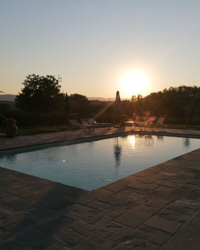 Il Pozzo Di San Barnaba: Water, Sky, Water Resources, Swimming Pool, Tree, Body Of Water, Landscape, Sunset, Leisure, Composite Material