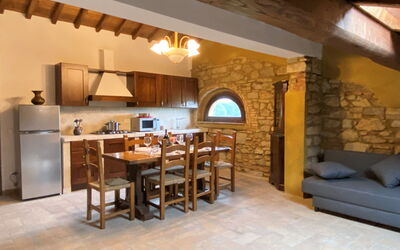 Accommodation:&nbsp;Aves 650.10
