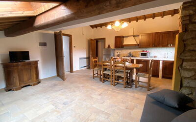 Accommodation:&nbsp;Aves 650.10