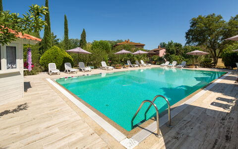 Villa Lorenzana: Water, Sky, Property, Plant, Building, Swimming Pool, Azure, Tree, Outdoor Furniture, Shade