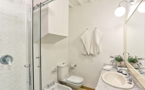 Villa Maona: Tap, Plumbing Fixture, Sink, Mirror, Bathroom Sink, Building, Bathroom, Plant, Door, Interior Design