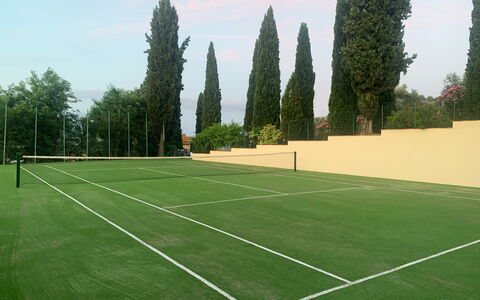 Il Poggiolo: Sky, Plant, Cloud, Nature, Sports Equipment, Tree, Land Lot, Grass, Slope, Evergreen