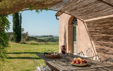Lavacchio 10: Property, Plant, Sky, Wood, Window, Shade, Architecture, Table, Building, Grass