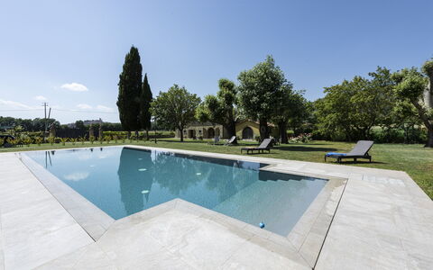 Villa Chio: Water, Sky, Swimming Pool, Tree, Plant, Shade, Rectangle, Building, Leisure, Residential Area