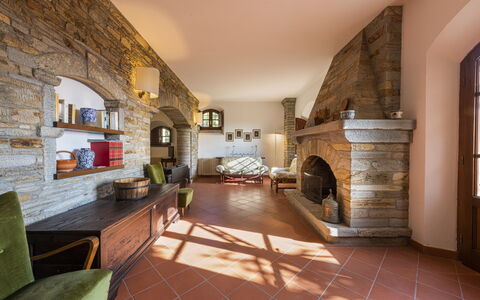 Villa Montignoso: Furniture, Picture Frame, Chair, Couch, Wood, Houseplant, Plant, Hall, Living Room, Table