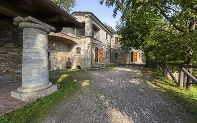 Villa Montignoso: Plant, Property, Building, Sky, Window, Tree, House, Road Surface, Cottage, Grass