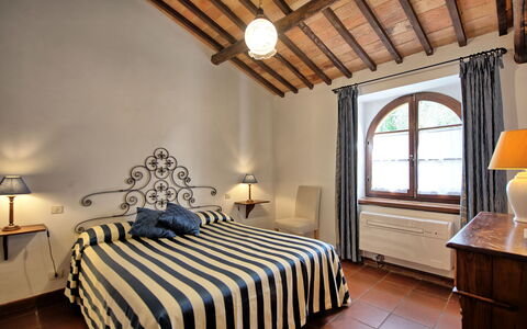 Palazzo Bello: Property, Furniture, Comfort, Azure, Window, Wood, Building, Interior Design, Lighting, Lamp