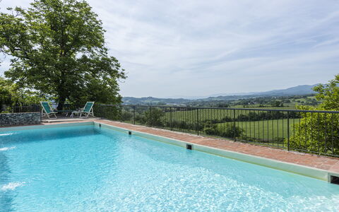 Villa Vigliano: Water, Sky, Cloud, Water Resources, Property, Plant, Swimming Pool, Nature, Azure, Tree