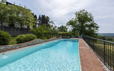 Villa Vigliano: Water, Plant, Sky, Cloud, Water Resources, Property, Botany, Swimming Pool, Azure, Tree