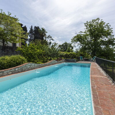 Villa Vigliano: Water, Plant, Sky, Cloud, Water Resources, Property, Botany, Swimming Pool, Azure, Tree