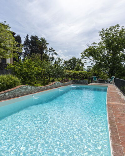 Villa Vigliano: Water, Plant, Sky, Cloud, Water Resources, Property, Botany, Swimming Pool, Azure, Tree