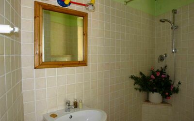 Holiday Home Il Glicine: Mirror, Plant, Plumbing Fixture, Property, Photograph, Tap, Sink, Green, Bathroom Sink, Bathroom