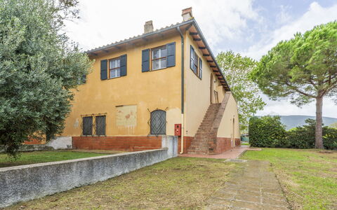 Holiday Home Giannella: Plant, Building, Property, Sky, Window, Tree, Cloud, Land Lot, Grass, Cottage