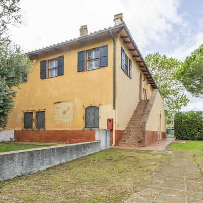 Holiday Home Giannella: Plant, Building, Property, Sky, Window, Tree, Cloud, Land Lot, Grass, Cottage