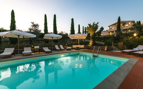 Le Due Ville: Water, Sky, Plant, Swimming Pool, Building, Azure, Tree, Body Of Water, Leisure, Arecales