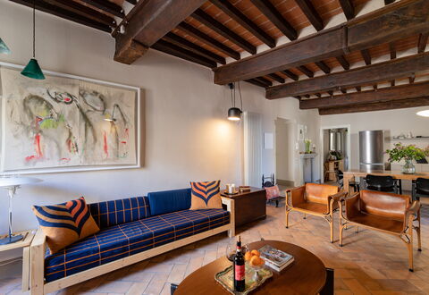 Appartamento Palei: Couch, Furniture, Property, Table, Building, Picture Frame, Houseplant, Lighting, Wood, Flooring