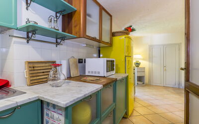 Oasi 1: Property, Cabinetry, Kitchen Sink, Countertop, Kitchen Appliance, Kitchen, Home Appliance, Kitchen Stove, Interior Design, Tap