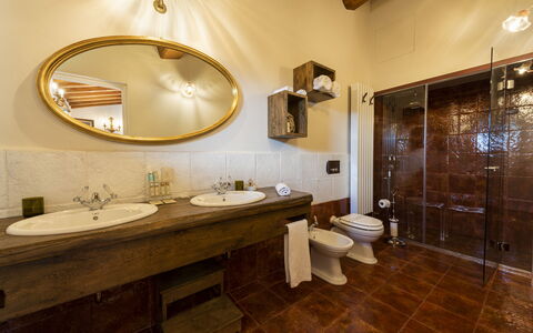 Villa Campestri: Mirror, Brown, Tap, Plumbing Fixture, Sink, Bathroom Sink, Wood, Bathroom, Building, Lighting