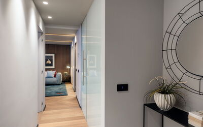 Arts & Crafts Apartments: Comfort, Wood, Interior Design, Hall, Building, Flooring, Floor, Plant, Real Estate